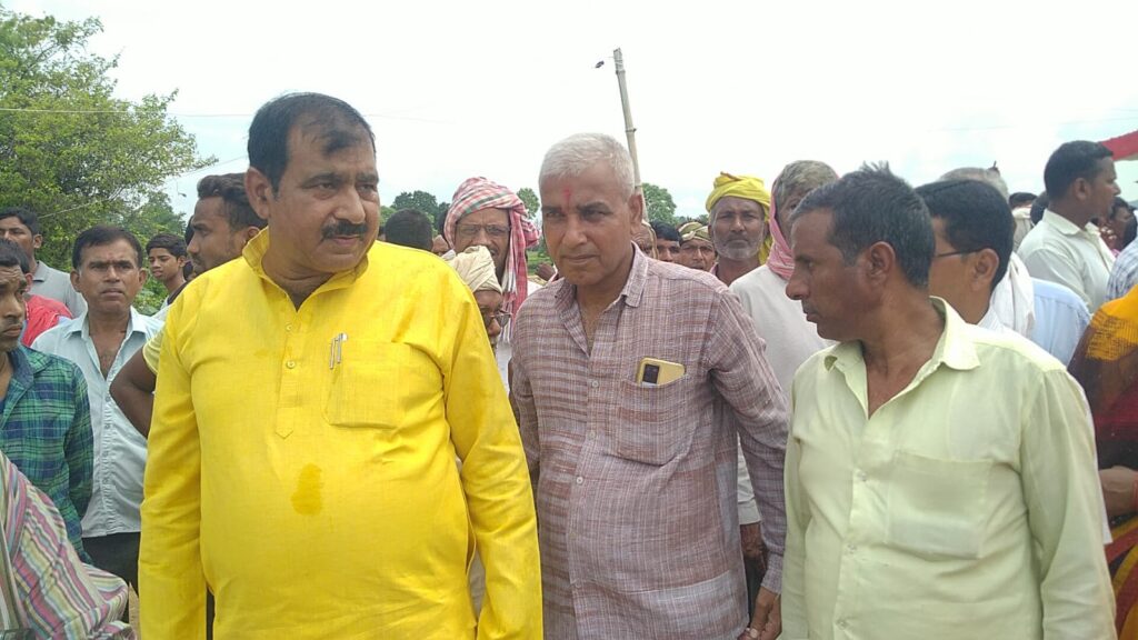 पांडु पलामू ,तिसिबार में सम्राट सुहेलदेव महाराज के प्रतिमा का अनावरण करते हुए पूर्व स्वास्थ्य मंत्री एवं वर्तमान विधायक श्री रामचंद्र चंद्रवंशी