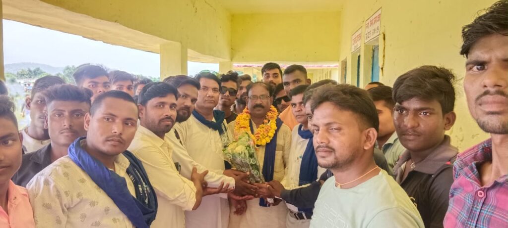 आजाद समाज पार्टी के महासचिव अजय वर्मा को बनाए जाने पर भीम आर्मी के लोगों ने किया सम्मान समारोह का आयोजन।