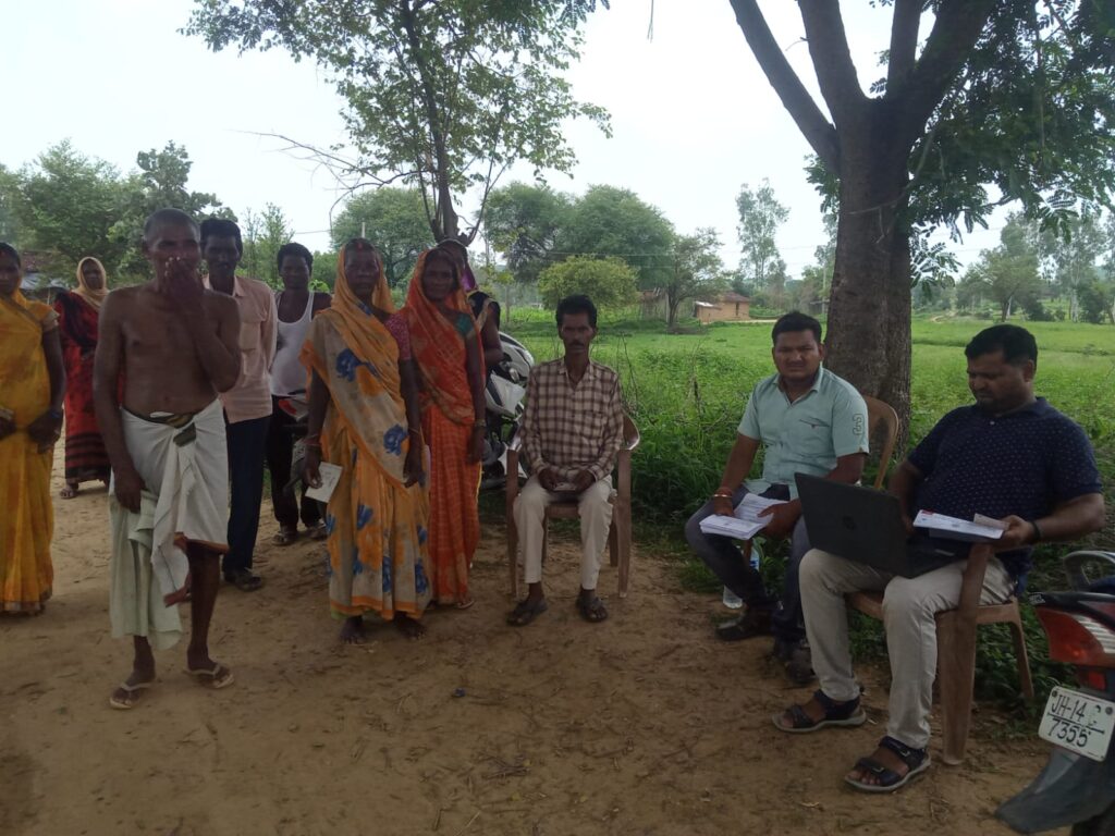 सामाजिक सुरक्षा कोषांग की ओर से मड़वनिया पंचायत के सुनील मुखर्जी नगर कोरंगा में विशेष कैम्प का हुआ आयोजन।