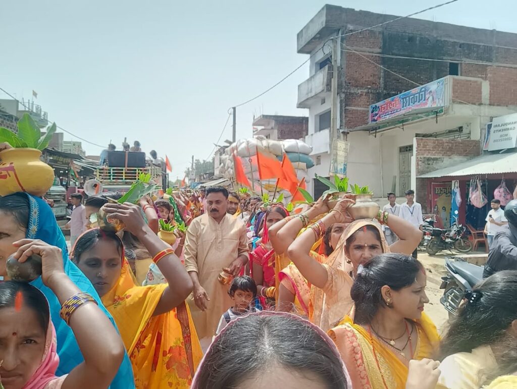 श्री नर्मदेश्वर महादेव मंदिर कोचेया में शोभा यात्रा में उमड़ी श्रद्धालुओं की भीड़, जयकारों से गूंज उठा क्षेत्र।