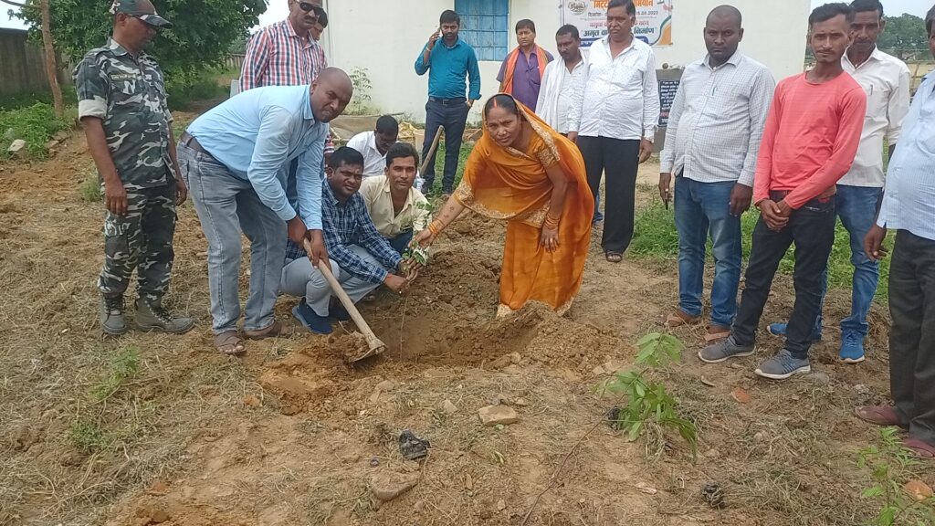 प्रखंड के सातों पंचायत में मेरी मिट्टी मेरा देश कार्यक्रम के तहत किया गया वृक्षारोपण!