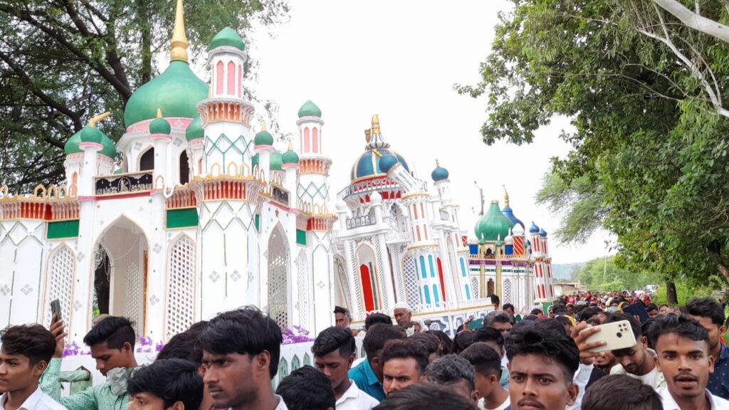 मुस्लिम समुदाय के लोगों ने बड़े ही सादगी और अकीदत के साथ मनाया 40वां जुलूस।