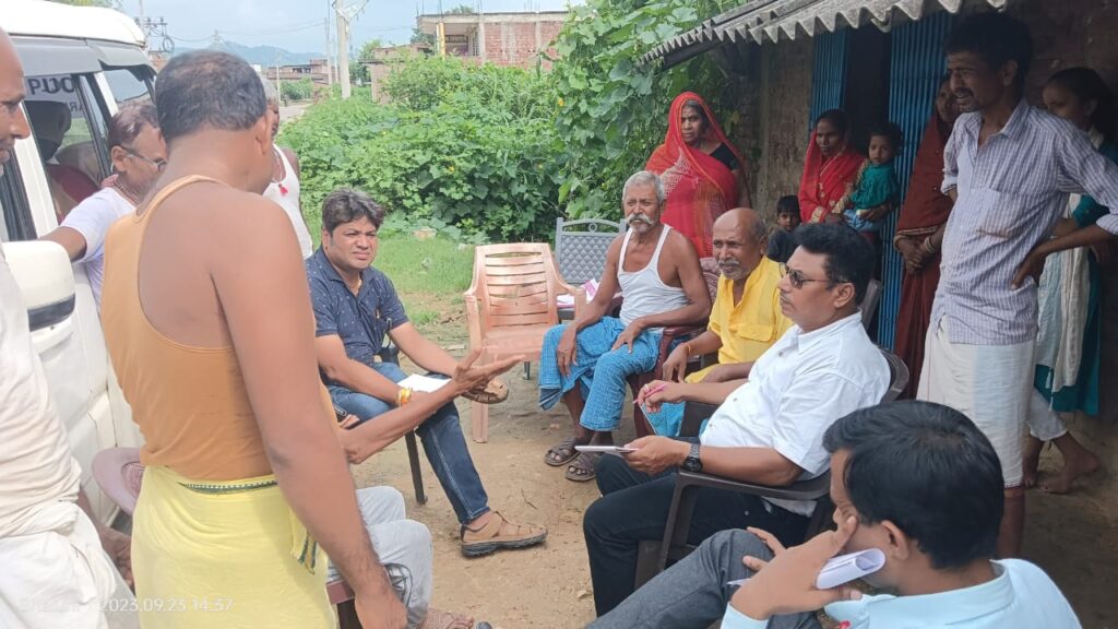 मोरबे विक्षिप्त बबलु के परिजनों से पीयुसीएल ने की जांच पड़ताल।