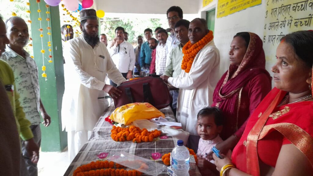 रामसागर सिंह के सेवानिवृत्त होने पर विद्यालय परिसर में विदाई समारोह का हुआ आयोजन!