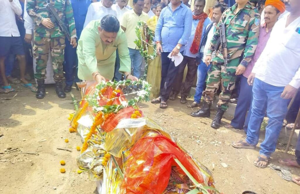 झामुमो नेता भीखम चंद्रवंशी का निधन, दाह संस्कार में शामिल हुए मंत्री मिथिलेश