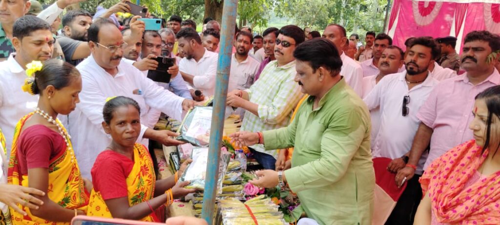 कर्म पर्व आदिवासियों की धर्म है। और जहां कर्म है वही धर्म है। मंत्री मिथिलेश।