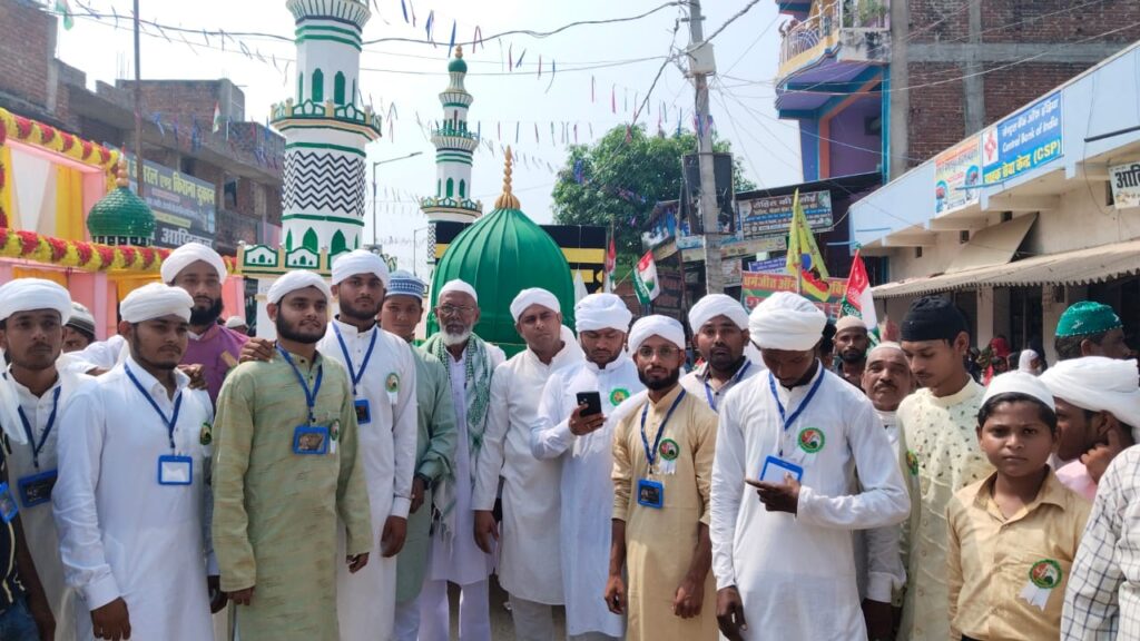 ईद उल मिलादुनबी के अवसर पर  मझिआंव निकाला गया भव्य जुलूस।