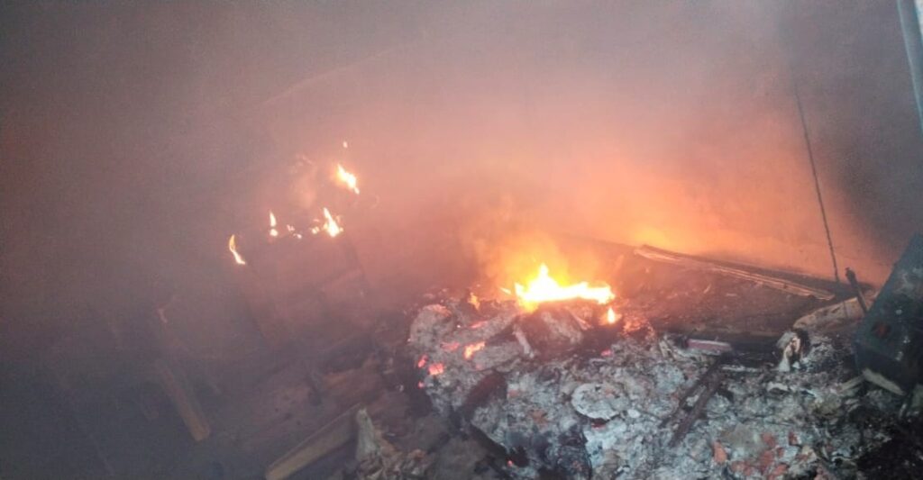 प्रज्ञा केंद्र में आग लगने से दो लाख रुपए  नगद सहित अन्य समान जलकर हुई खाक