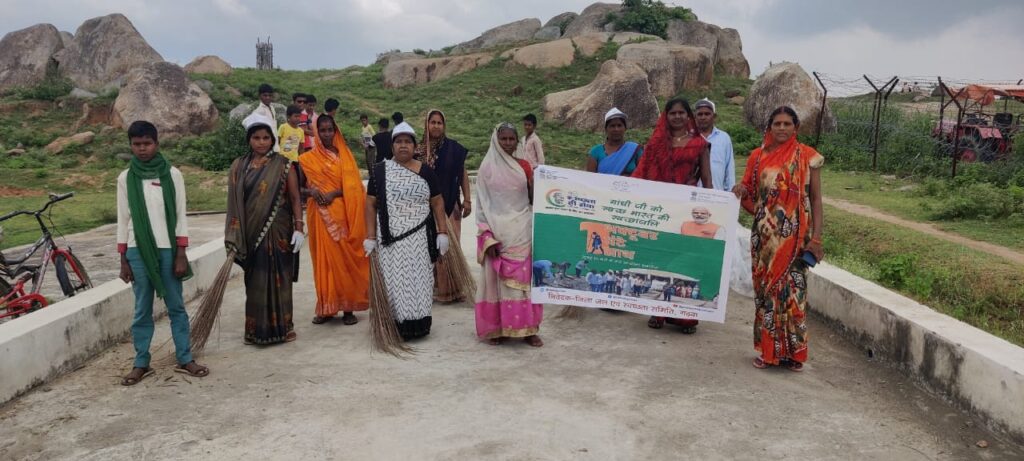 रमना प्रखंड मुख्यालय सहित ग्रामीण क्षेत्रों में स्वच्छता अभियान चलाया गया।