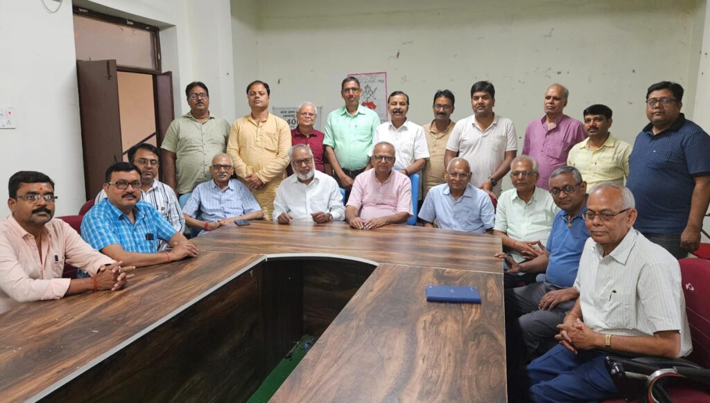 रेड क्रॉस सोसाइटी गढ़वा जिला की कार्यकारिणी समिति की बैठक स्थानीय सदर अस्पताल के सभागार में हुई संपन्न।