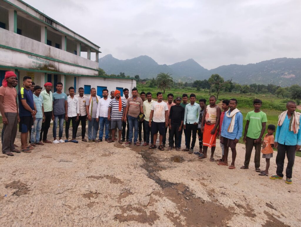 प्राथमिक विद्यालय चटनियां में नवयुवकों के द्वारा दुर्गा पूजा को लेकर समिति की बैठक संपन्न , अध्यक्ष बने राजकुमार चौधरी