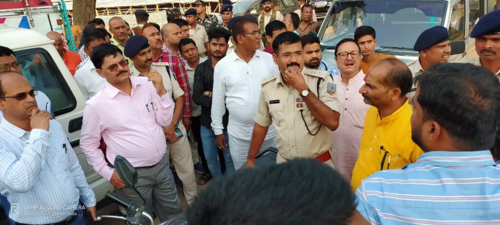 श्री लक्ष्मी नारायण महायज्ञ में विधि-व्यवस्था को लेकर उपायुक्त एवं पुलिस अधीक्षक ने संयुक्त रूप से स्थल निरीक्षण एवं बैठक किया।