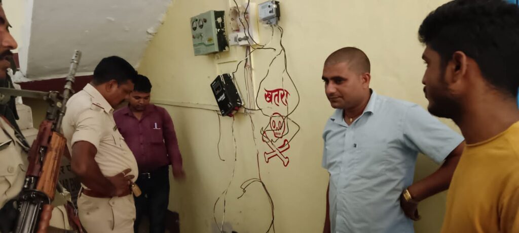 पंचायत भवन बिशुनपुरा में चोरों ने ग्रिल में लगे ताला को तोड़कर दो बड़े बैटरी की चोरी!
