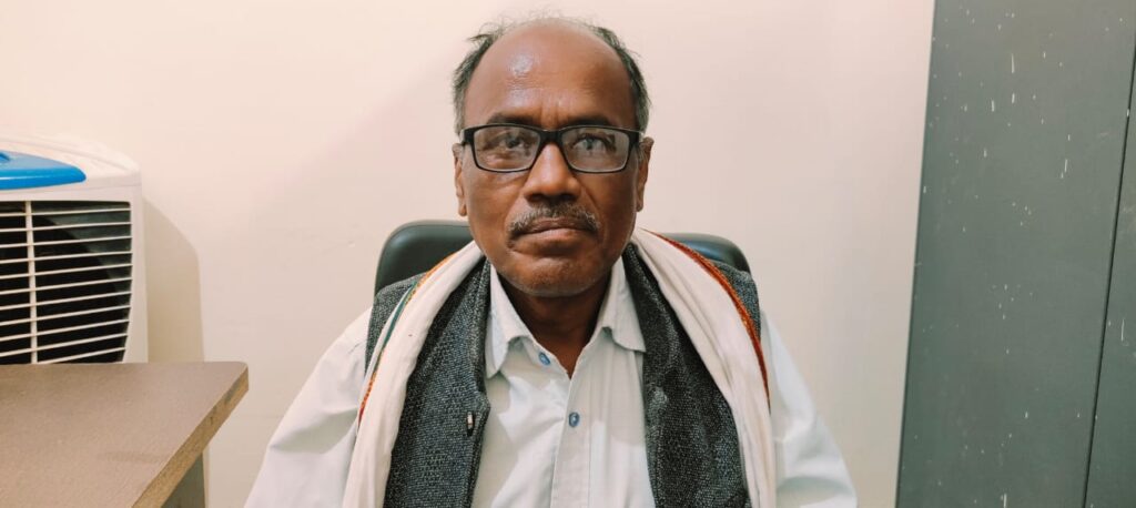 कांग्रेस प्रखंड अध्यक्ष ने सैकड़ो लाभूको के साथ राशन की कालाबाजारी पर रोक लगाने को लेकर डीसी को दिया आवेदन।
