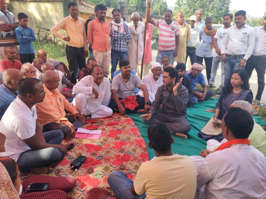 लिखित आश्वासन के बाद अनिश्चितकालीन भूख हड़ताल हुआ समाप्त, 20 अक्टूबर तक राशन वितरण करने का निर्देश।