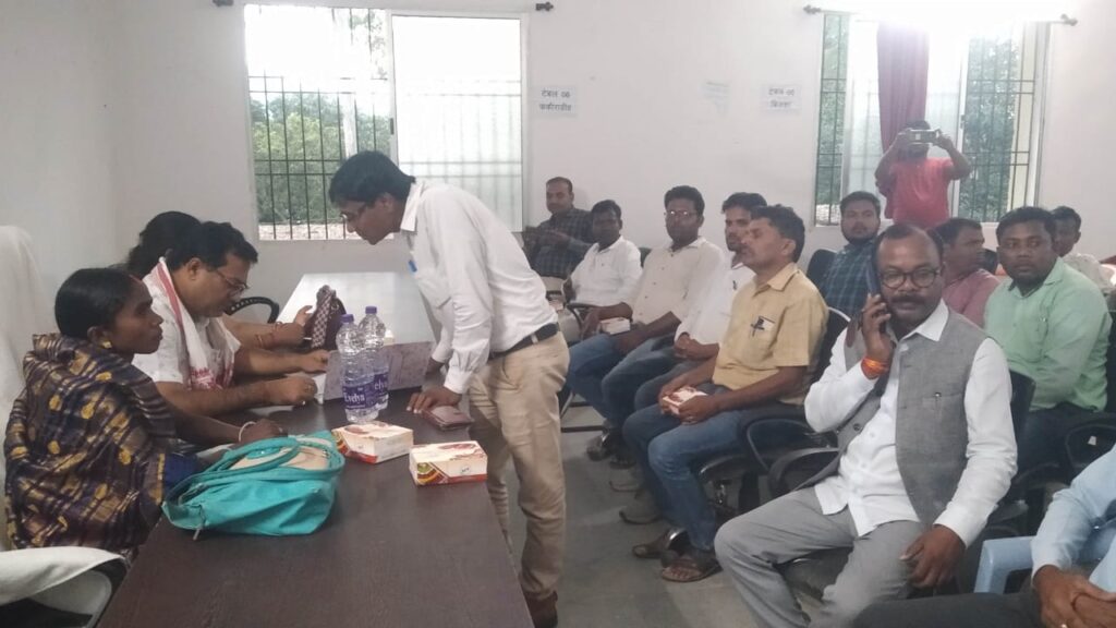 भंडरिया प्रखंड कार्यालय में विदाई समारोह का हुआ आयोजन!