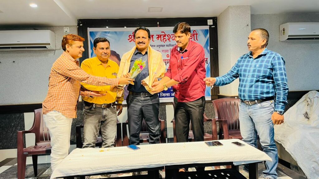 अनुमंडल पदाधिकारी राज महेश्वरम के स्थानांतरण पर सम्मान सह विदाई समारोह का किया गया आयोजन!