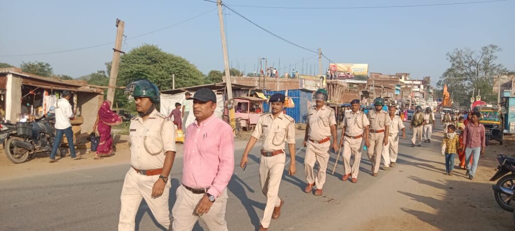 दशहरा पर्व को लेकर रमना में निकाला फ्लैग मार्च!
