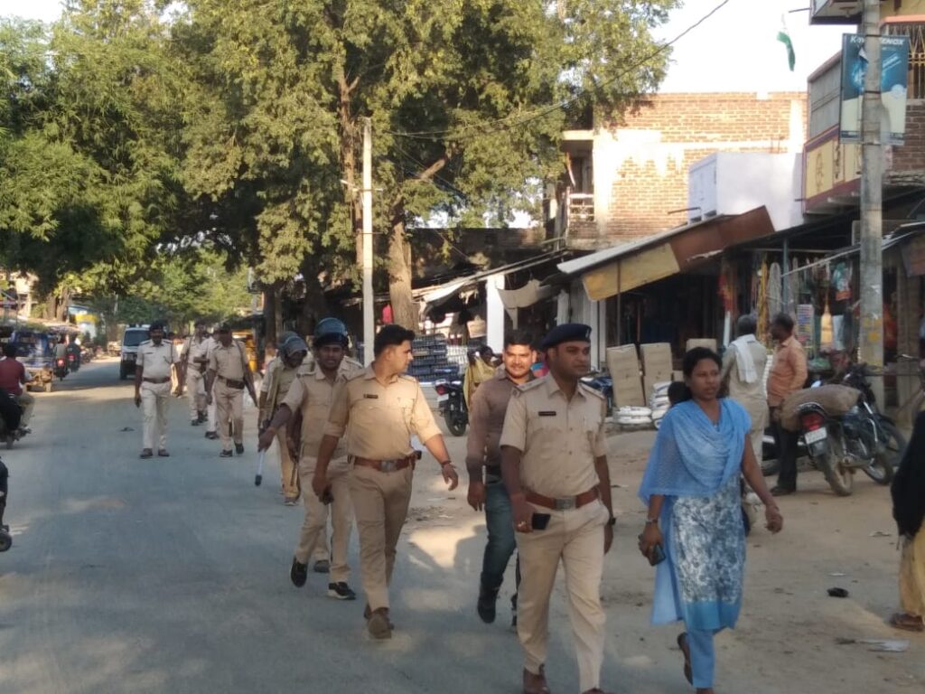 दुर्गा पूजा को लेकर बिशुनपुरा में निकाला गया फ्लैग मार्च!