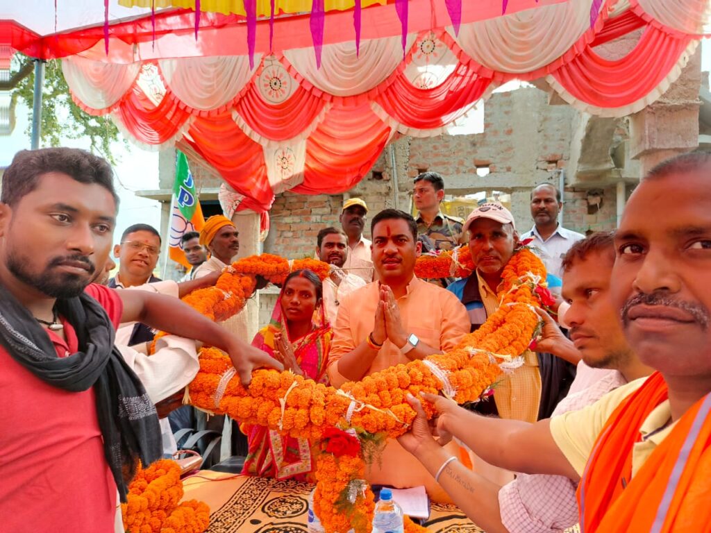 भाजपा विधायक भानु प्रताप शाही ने लगभग 11 करोड़ की लागत से पथ निर्माण का किया भूमीपूजन!