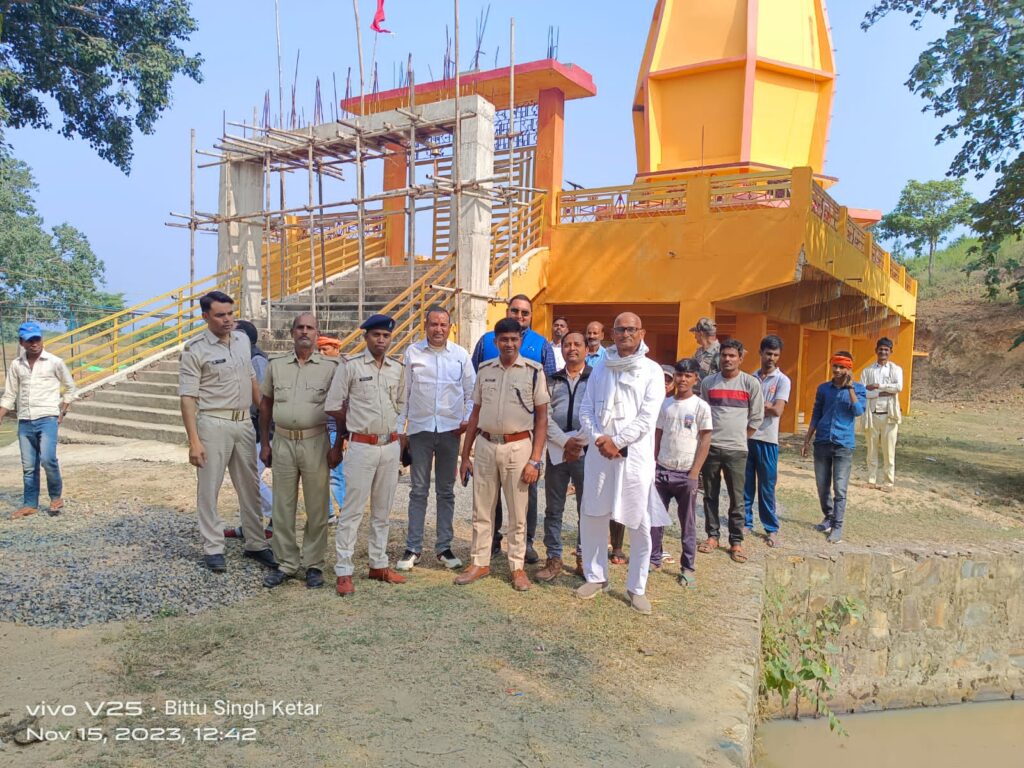 सूर्य मंदिर नारायण वन छठ घाट का पुलिस इंस्पेक्टर और थाना प्रभारी ने  किया निरीक्षण!