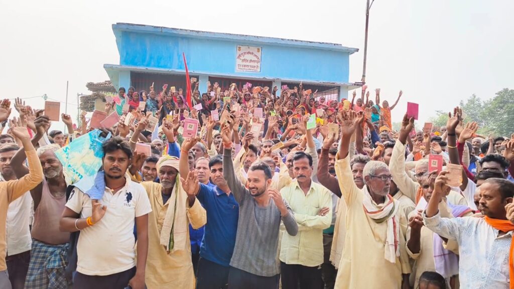 अक्तूबर माह का राशन नहीं मिलने पर राशन कार्डधारकों ने किया हंगामा, नवंबर माह का राशन लेने से किया इंकार!