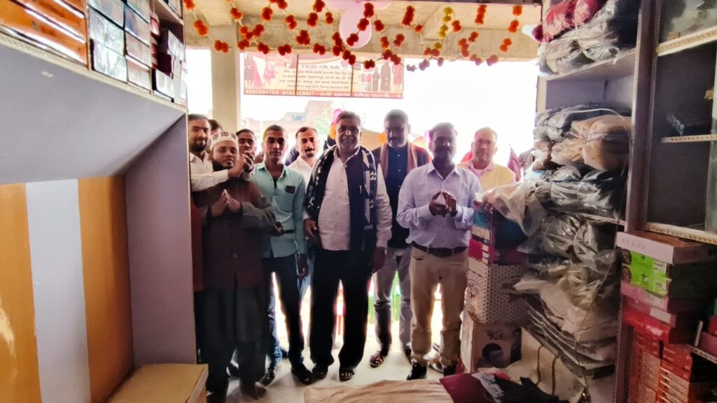 केतार में चांद रेडीमेड वस्त्रालय का हुआ शुभारंभ, अब लोगों को नहीं जाना पड़ेगा केतार से दूर नए-नए फैंसी कपड़ो का अनुपम संग्रह!