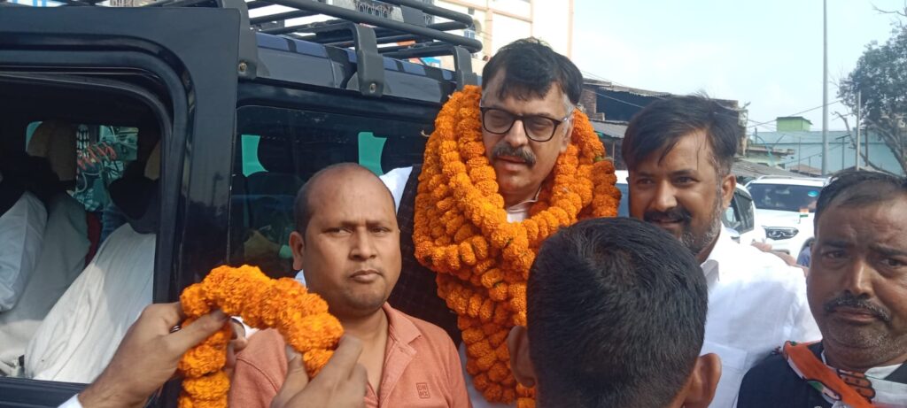 कांग्रेस पार्टी के प्रदेश अध्यक्ष राजेश ठाकुर के आगमन पर पार्टी कार्यकर्ताओं ने किया भव्य स्वागत!