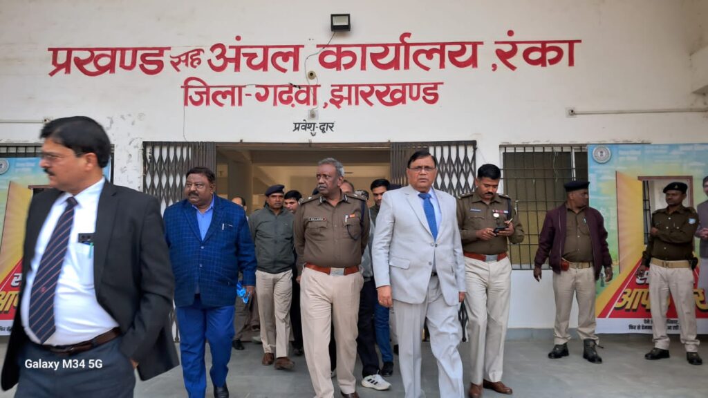 विकास और शांति व्यवस्था में जनप्रतिनिधियों की भूमिका महत्वपूर्ण : आयुक्त