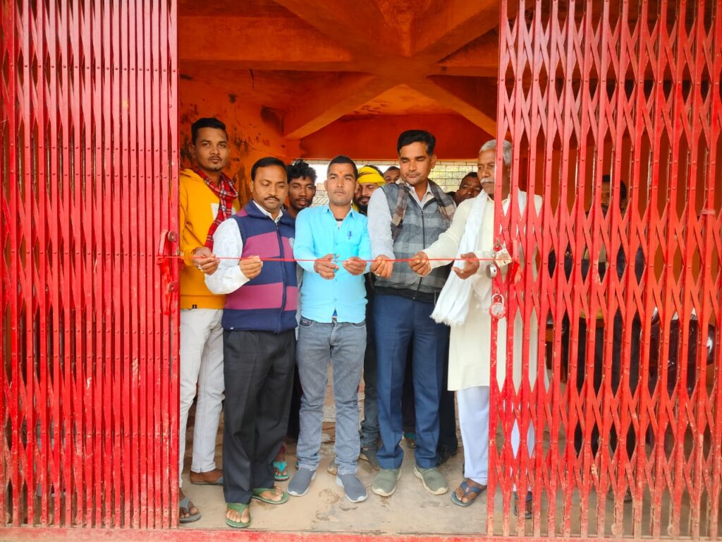 वर्षों से बंद पड़े दाल भात केंद्र का मुखिया ने फीता काटकर किया शुभारंभ!