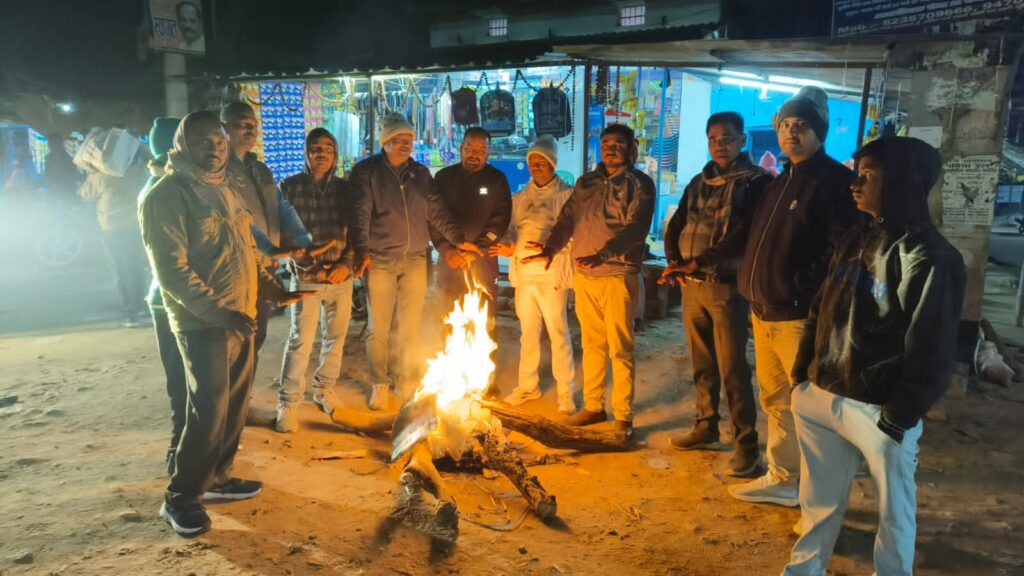 कड़ाके की ठंड में केतार प्रशासनिक स्तर पर अलाव की व्यवस्था नहीं!