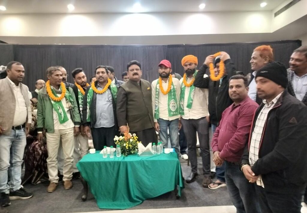 भाजपा व एआईएमआईएम नेता सहित एक दर्जन से अधिक लोगों ने थामा झामुमो का दामन!