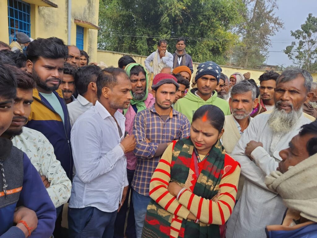 वार्ड सदस्यों ने मुखिया पर अपने करीबियों को अबुआ आवास का लाभ दिलाने का लगाया आरोप! 
