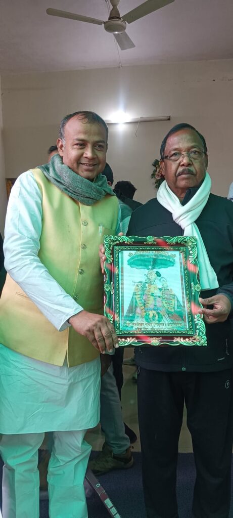 जदयू के गढ़वा जिला अध्यक्ष रवि प्रकाश उर्फ बबलू ने छत्तीसगढ़ सरकार में बने मंत्री राम विचार नेताम जी से की औपचारिक मुलाकात!