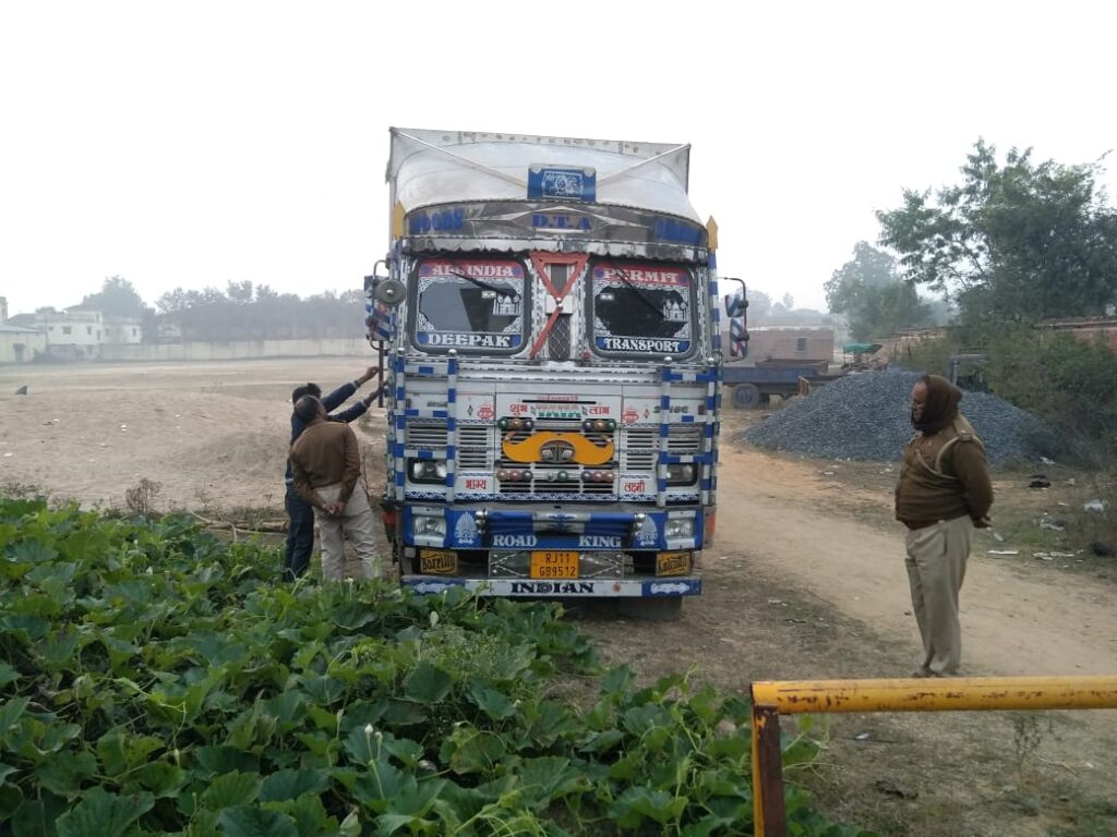 तेज रफ्तार से आ रही कंटेनर ट्रक के चपेट में आने से मोटरसाइकिल सवार युवक घायल, प्राथमिति दर्ज!