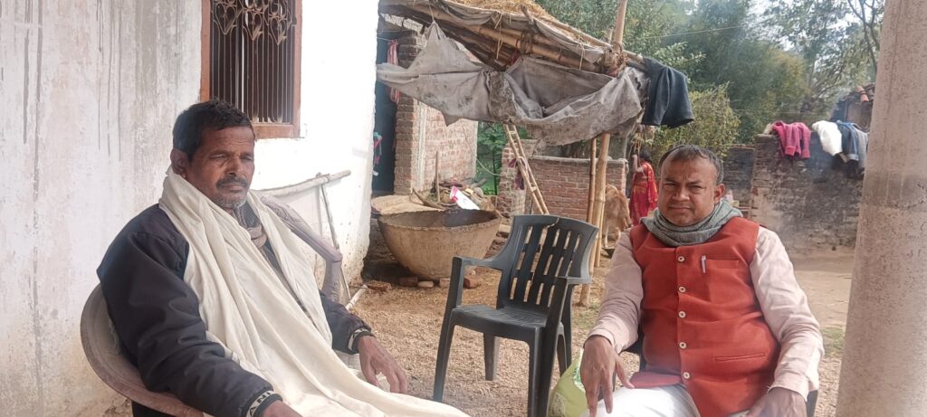 पत्रकार की मां के निधन की खबर सुनकर पहुंचे जदयू जिला अध्यक्ष व भाजपा नेता पुष्प रंजन, जताया शोक!