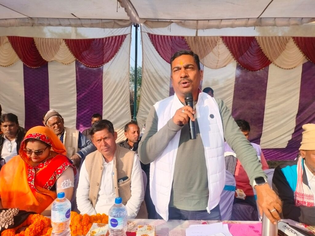 विधायक भानु प्रताप शाही ने पीसीसी पथ निर्माण का किया शिलान्यास।