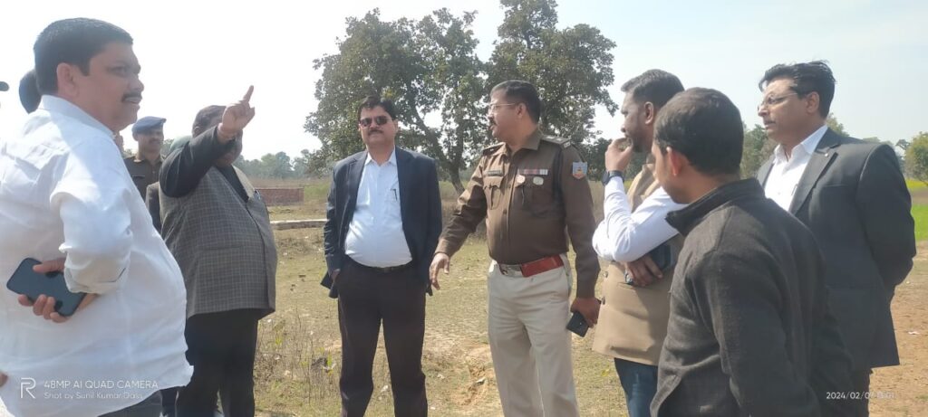 मुख्यमंत्री के गढ़वा जिला आगमन को लेकर उपायुक्त और पुलिस अधीक्षक ने स्थल का लिया जायजा।
