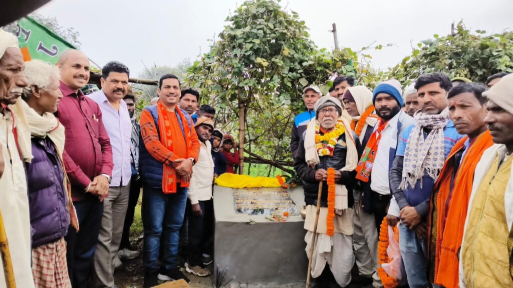 भाजपा विधायक भानु प्रताप शाही ने 2.17 करोड़ की लागत कालीकरण पथ का किया शिलान्यास।