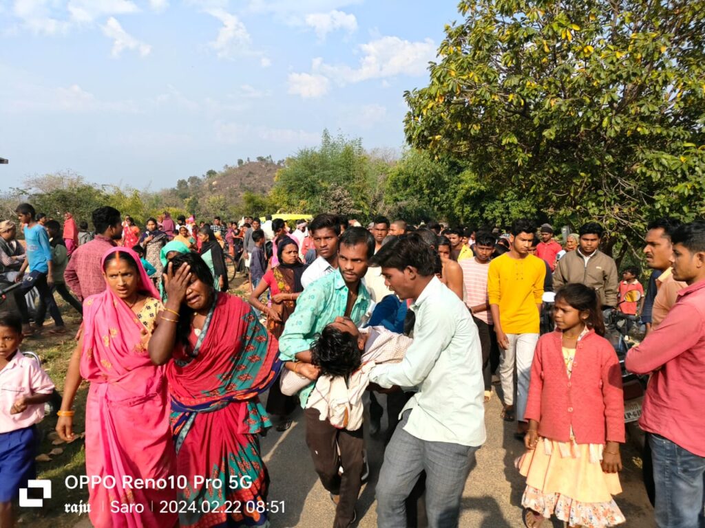 सारो में पलटी पिकअप वैन,18 मजदूर घायल, तीन की स्थिति गंभीर!