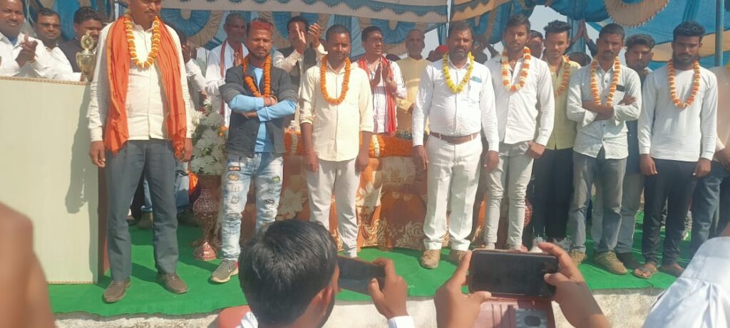 दर्जनों लोगों ने थामा भाजपा का दामन