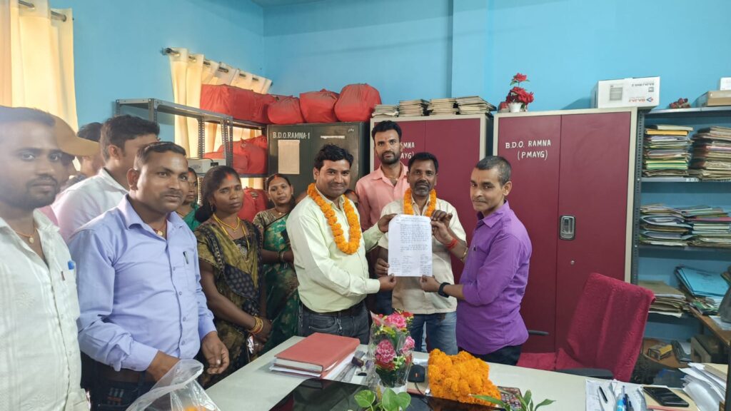 पंचायत स्वयंसेवक शनिवार से काम पर लौट आये!