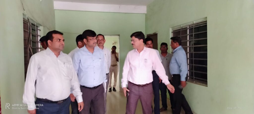 जिला निर्वाचन पदाधिकारी -सह- उपायुक्त ने विभिन्न कोषांगों का किया निरीक्षण!