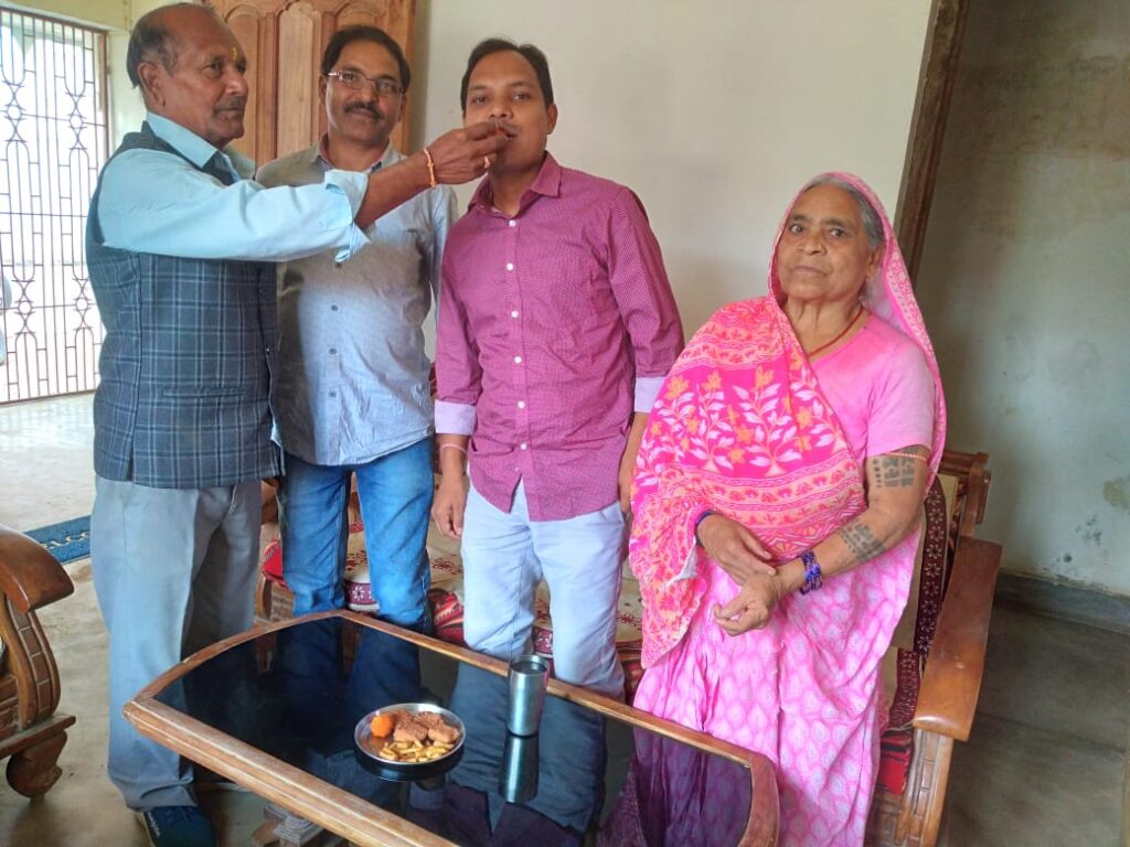 बरवाडीह रंका का राजन बना बैंक ऑफिसर