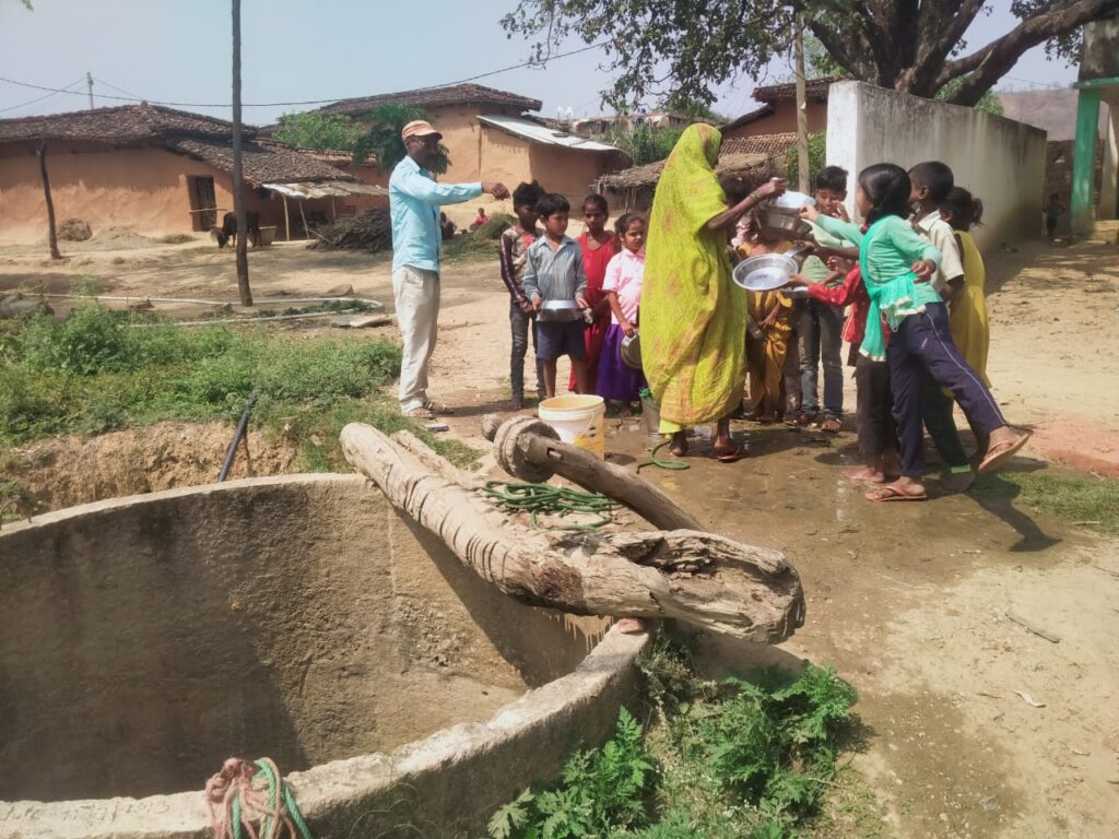कुआं के गंदा पानी पिने के लिए विवश हैं बैगई टोला के लोग
