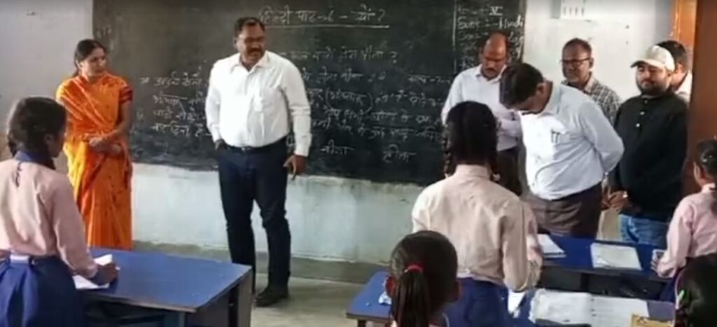 कमिश्नर एवं डीसी ने किया बूथों का औचक निरीक्षण