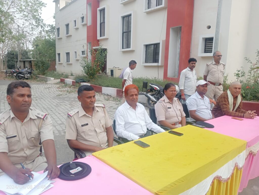 रामनवमी एवं ईद पर्व को लेकर रंका थाना परिसर में की गई शांति समिति की बैठक