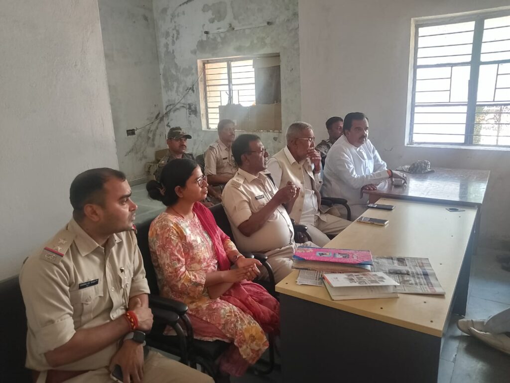रामनवमी व ईद को लेकर उंटारी रोड थाना परिसर में हुई शांति समिति की बैठक