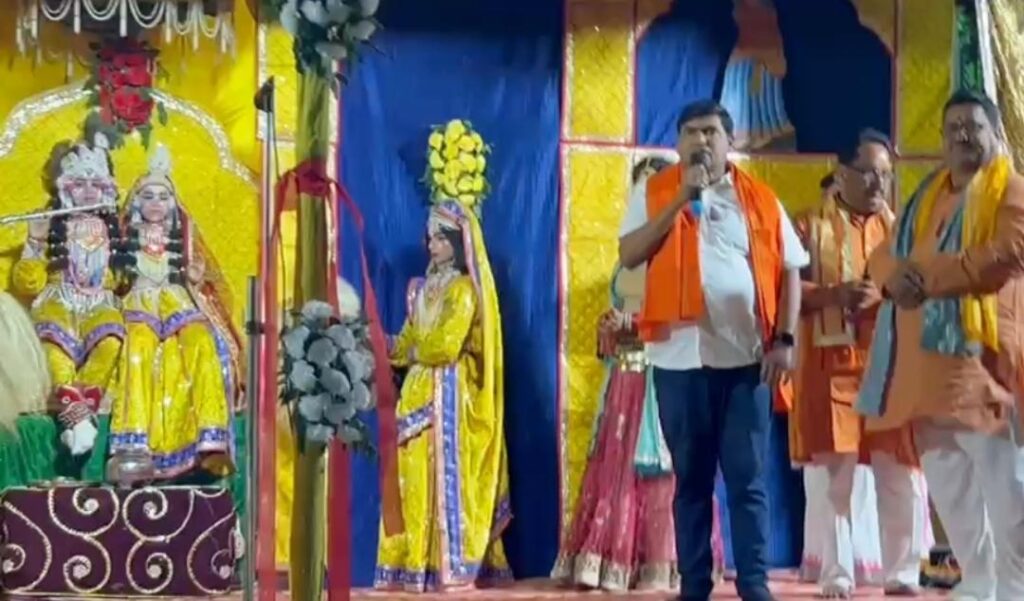 डॉ अनिल साह ने रासलीला मंच का किया उद्घाटन
