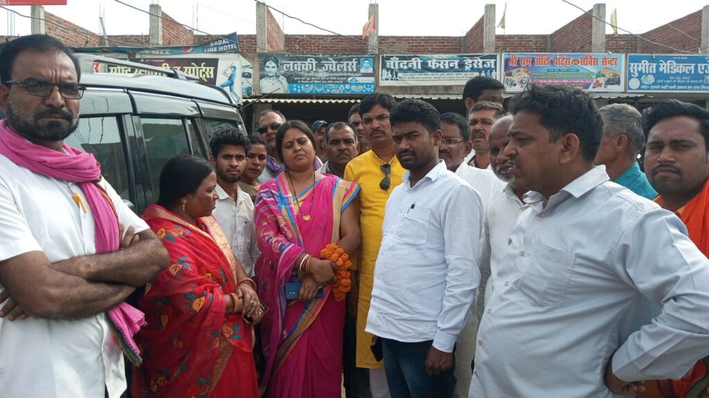 मेराल में महागठबंधन के प्रत्याशी ममता भुईंया को जोरदार तरीके से स्वागत